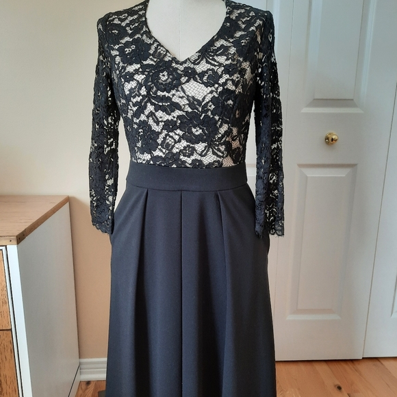 Lovely lace-topped dress - Picture 3 of 9